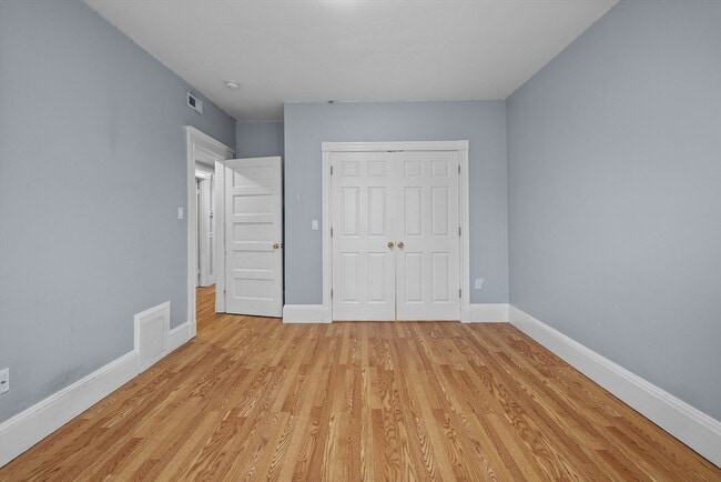 Building Photo - 25 Howes St