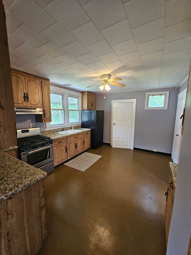 Building Photo - Freshly Updated 3 Bedroom Home in Slavic Village
