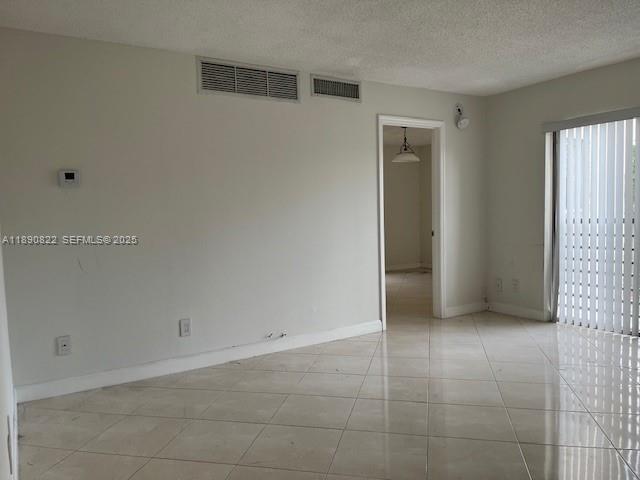 Building Photo - 5304 NE 6th Ave