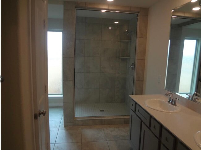 Building Photo - 1627 Ryon Falls Dr