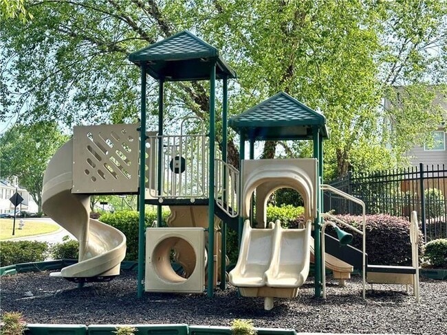 Building Photo - 2263 Leicester Way SE