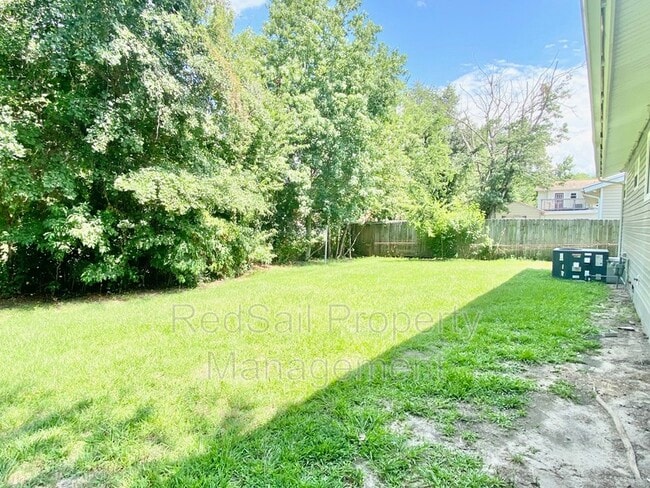 Building Photo - 37 Pennwood Dr