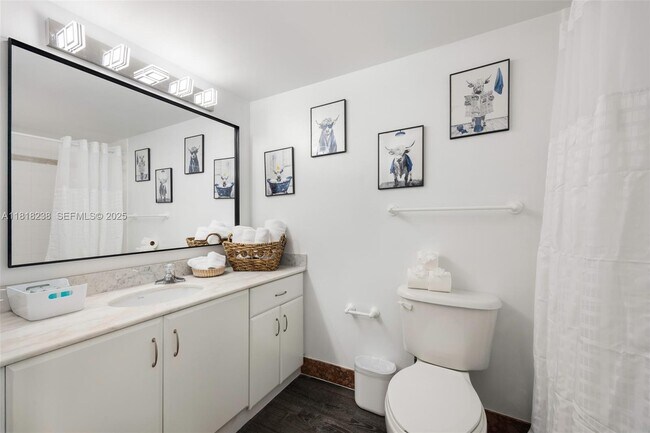 Building Photo - 1200 Brickell Bay Dr