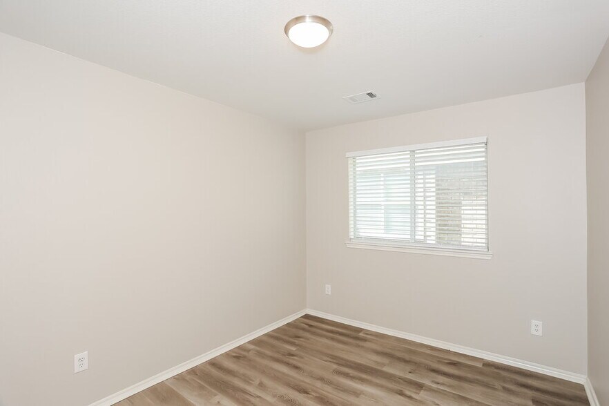 Building Photo - 5741 Lionfish Way