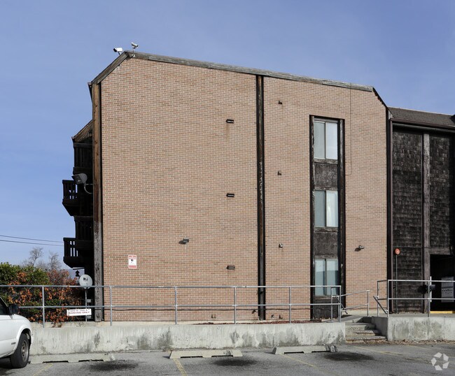 Building Photo - 320 S 700 E