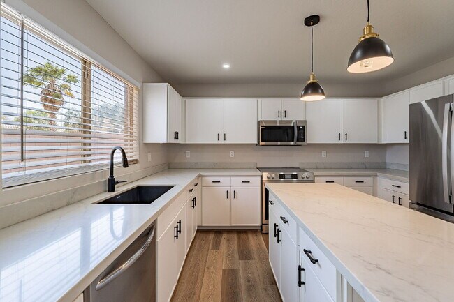 Building Photo - Newly Remodeled 3 bedroom in Goodyear!