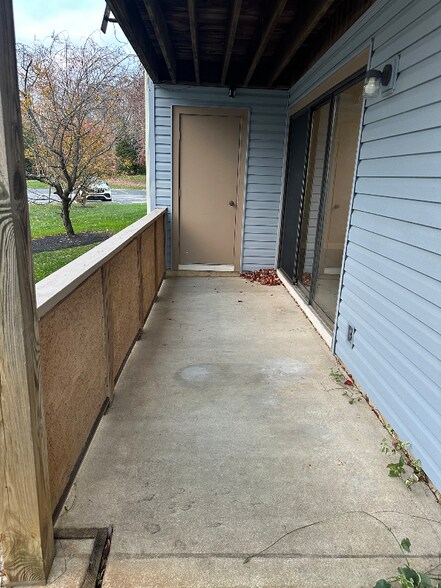 Building Photo - 807 Hickory Cir