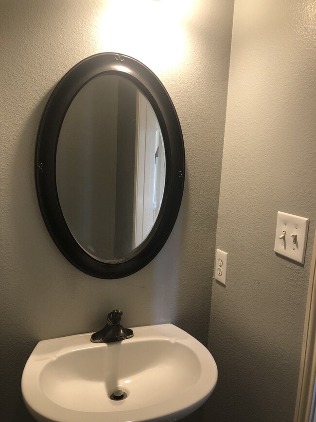 Building Photo - 2110 Highland Bay Ct