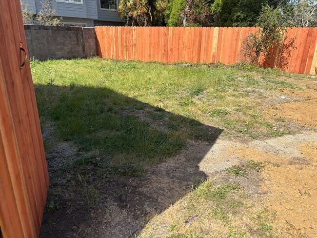 Building Photo - Aptos, Freshly Remodeled 3bd. 2ba. single ...