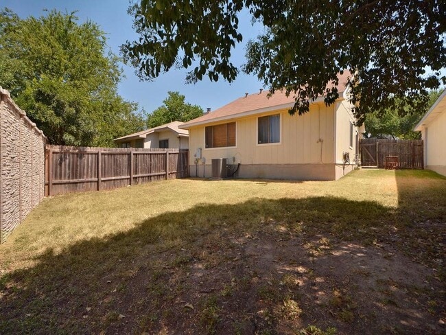 Building Photo - 2213 Margalene Way