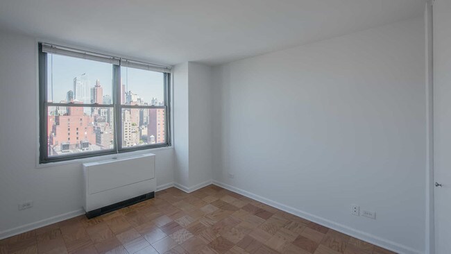 Building Photo - 240 E 27th St