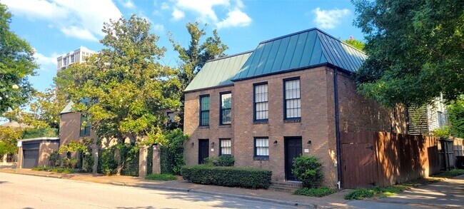 Primary Photo - 1115 Autrey St