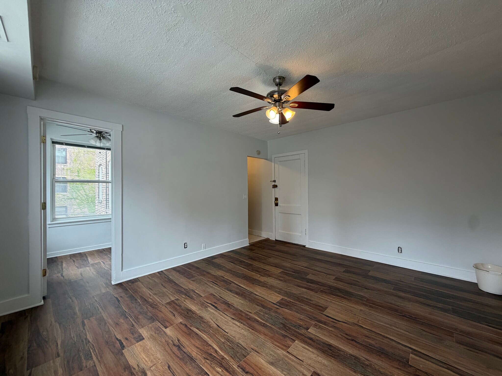Building Photo - 3727 N Pine Grove Ave