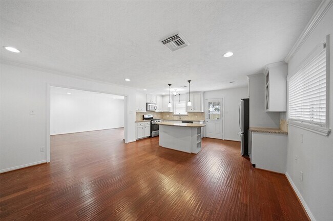 Building Photo - 2226 Droxford Dr