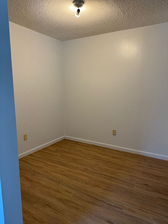 Building Photo - 1600 N Lane UNIT E