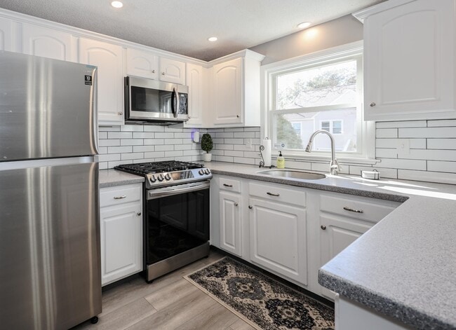 Building Photo - 5 Gleneagle Dr