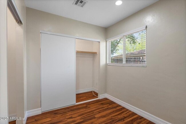 Building Photo - 838 E Belmont Ave