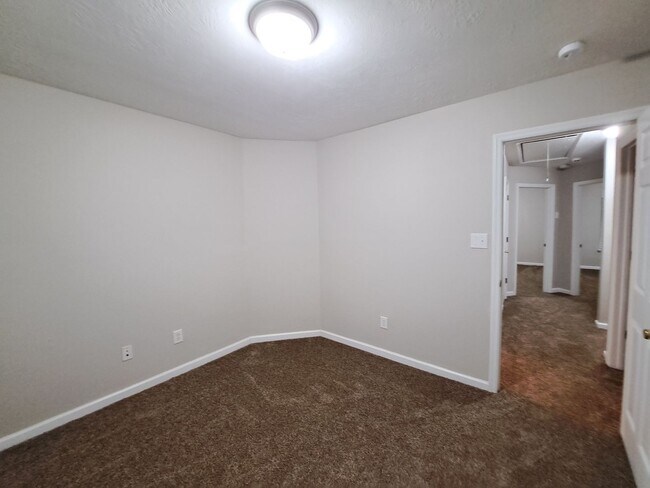 Building Photo - 7607 Pleasantville Way