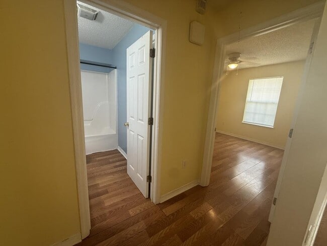 Building Photo - 535 N Forest Dr