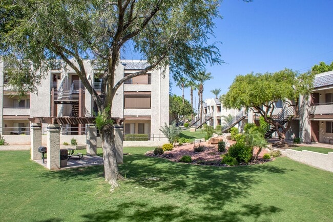 Building Photo - Meadow Glen
