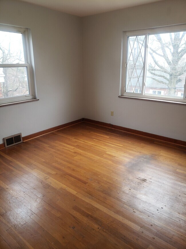 Building Photo - 215 Cheston St