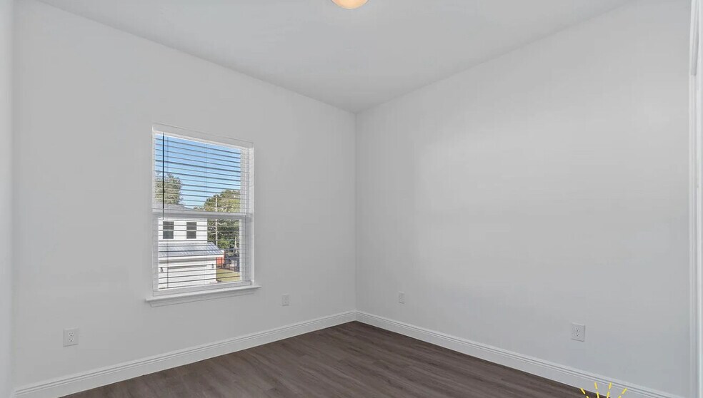 Building Photo - 517 Hill Ln