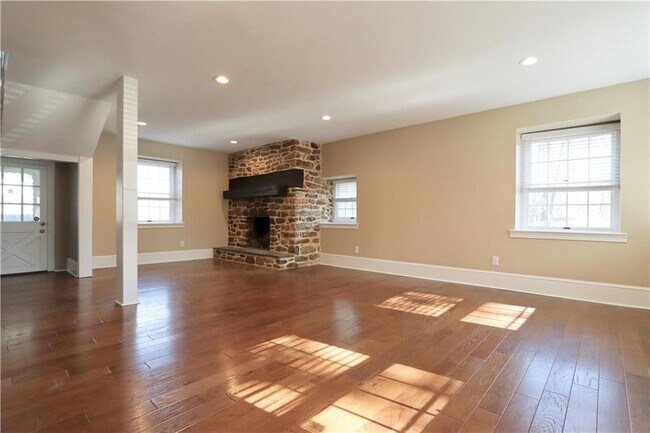 Building Photo - 4355 Old Bethlehem Pike