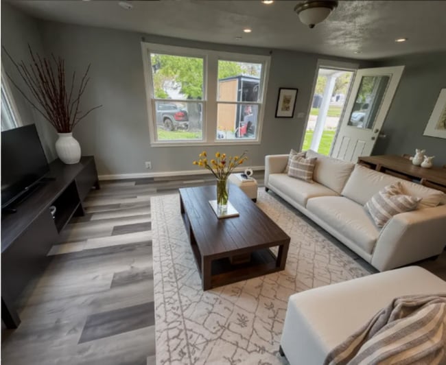 Building Photo - Cute 2 Bedroom 1 Bathroom House ** SPRING ...