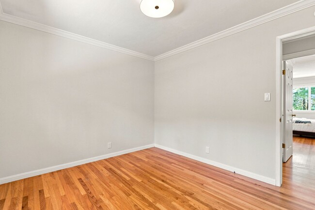 Building Photo - Spacious 4-bedroom 2-Bath in Desirable Area in Walnut Creek!