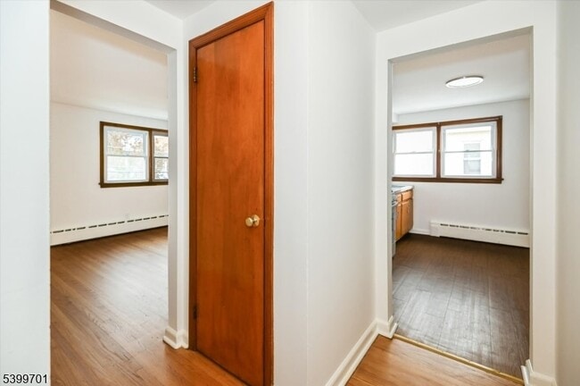 Building Photo - 13 Knapp Ave