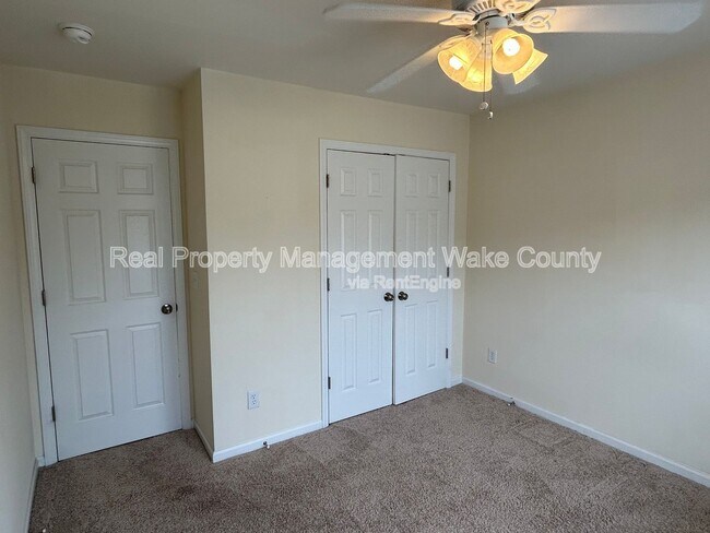 Building Photo - 2500 Valley Haven Dr