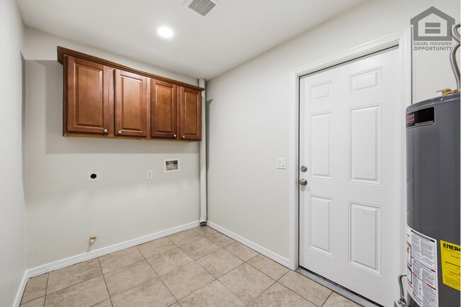 Building Photo - 4Bed/2Bath House at 35th Ave/Cactus! Ready for Immediate Move-In! -- NO HOA! FULLY REMODELED!