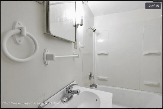 Building Photo - 811 N Pine St