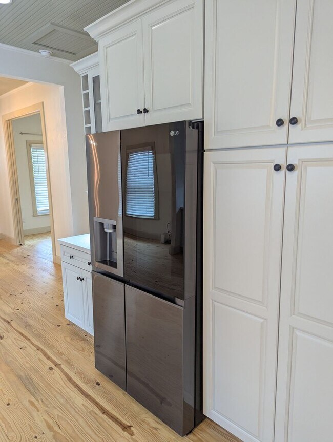 Building Photo - Stunning Fully Renovated 3-Bedroom, 2-Bathroom Cottage-Style Home