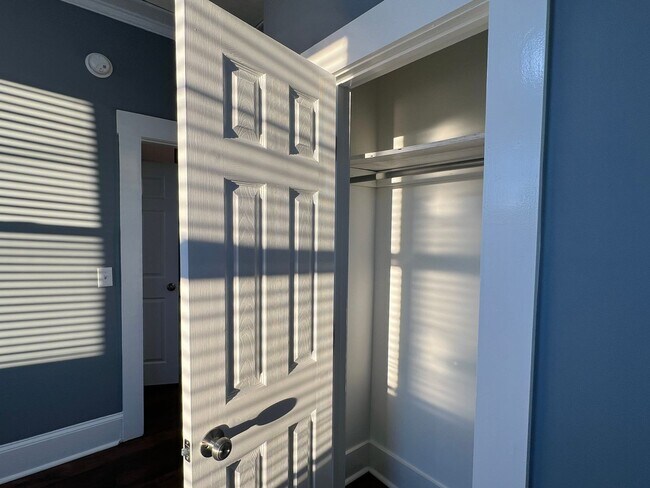 Building Photo - Beautifully refinished home!