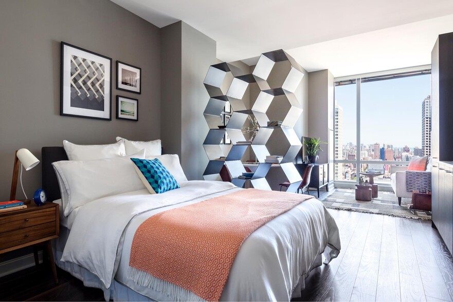 Building Photo - 101 W Wacker Dr