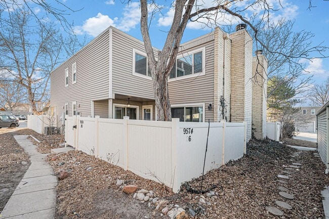 Building Photo - 9574 E Kansas Cir