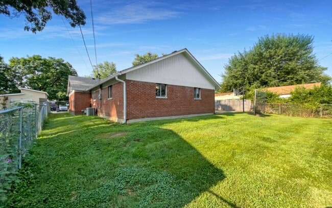 Building Photo - 17 Crestview Dr