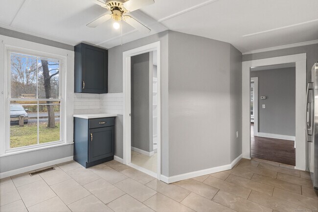 Building Photo - 1701 Farmington Ave