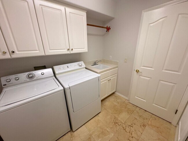 Building Photo - Beautiful 3 Bedroom Home in a Gated Community