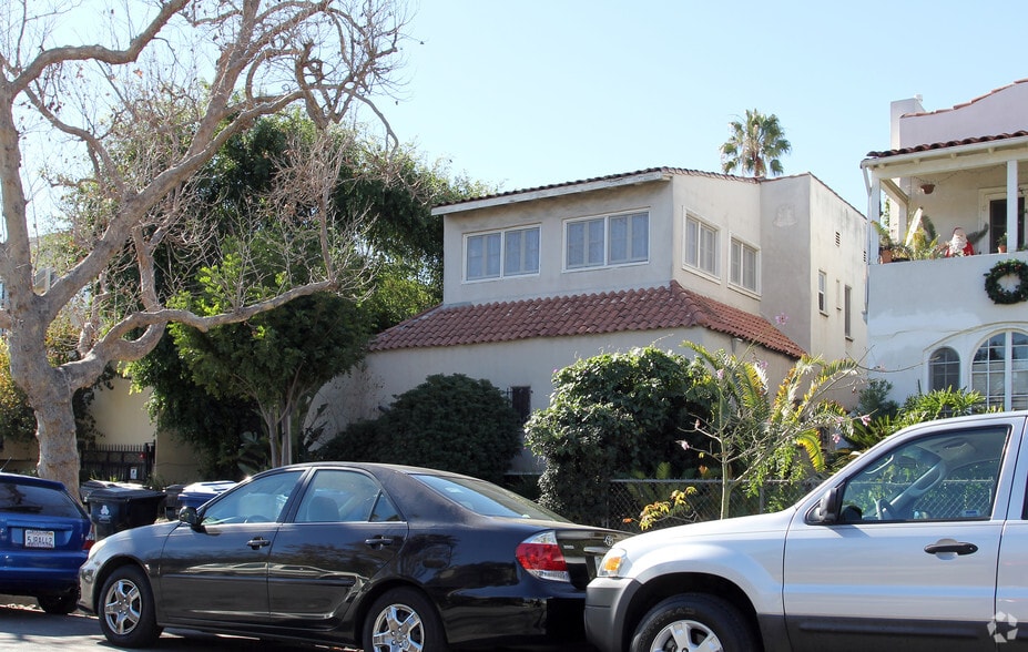 Building Photo - 625 N Orange Dr