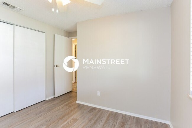 Building Photo - 3 Bedroom Pet-Friendly Home in New Port Richey, FL with Main Street Renewal