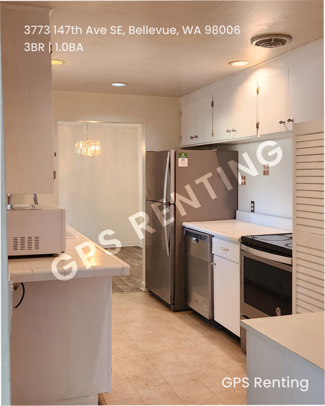 Building Photo - Convenient Location, Spacious Living & Top...