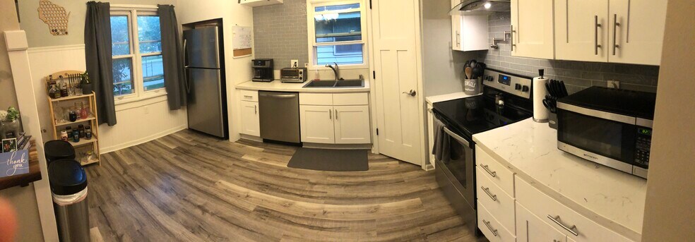 Kitchen - 3541 S Chase Ave