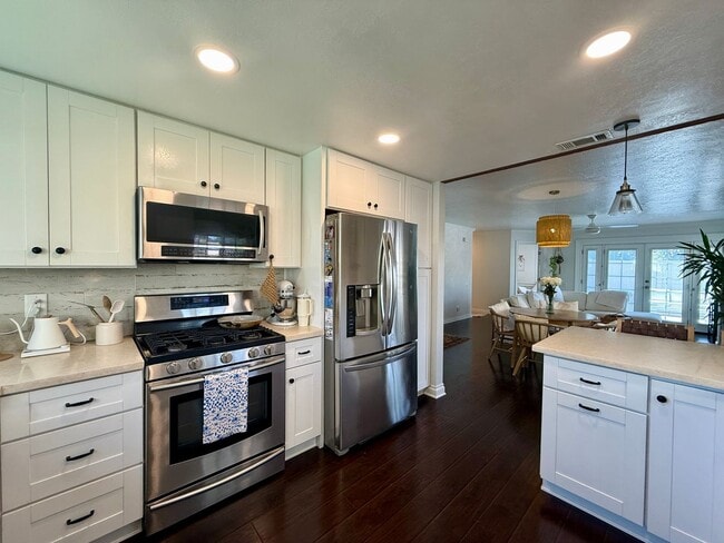 Building Photo - Gorgeous Two Bedroom Home in San Luis Rey