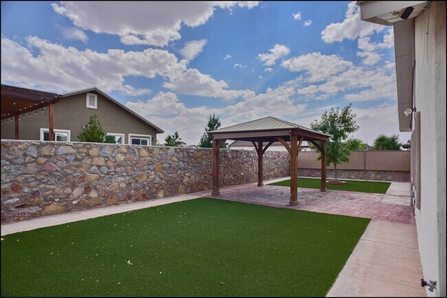 Building Photo - 14920 Tim Hardaway