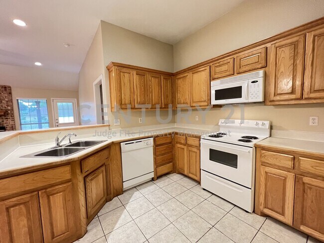 Building Photo - Charm-Filled 3/2/2 in Springtown ISD For Rent!