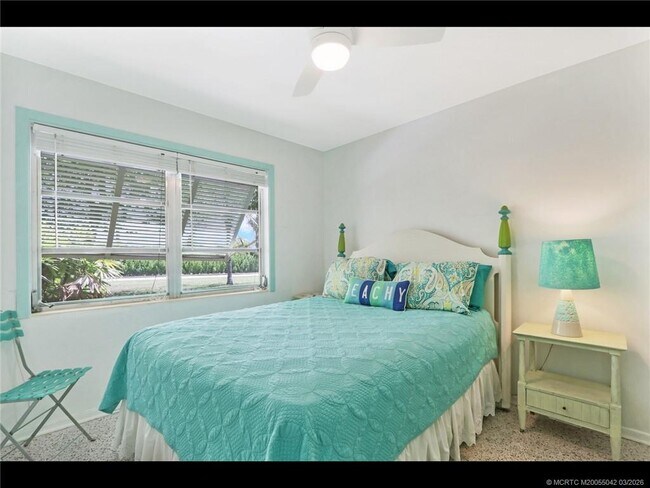 Building Photo - 1905 NE River Ct