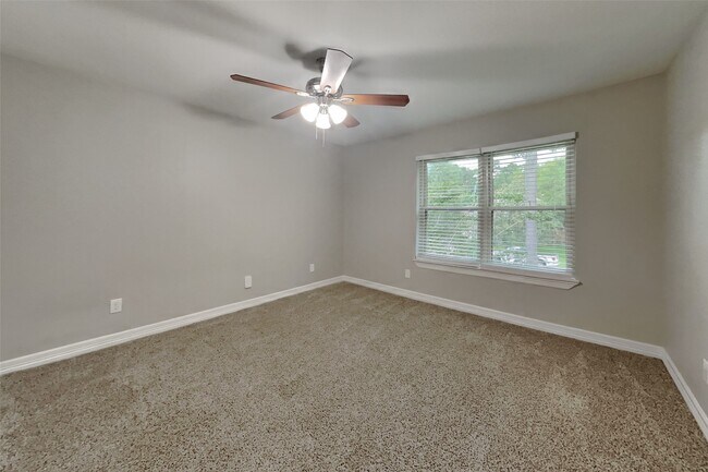 Building Photo - 2603 Hidden Garden Dr