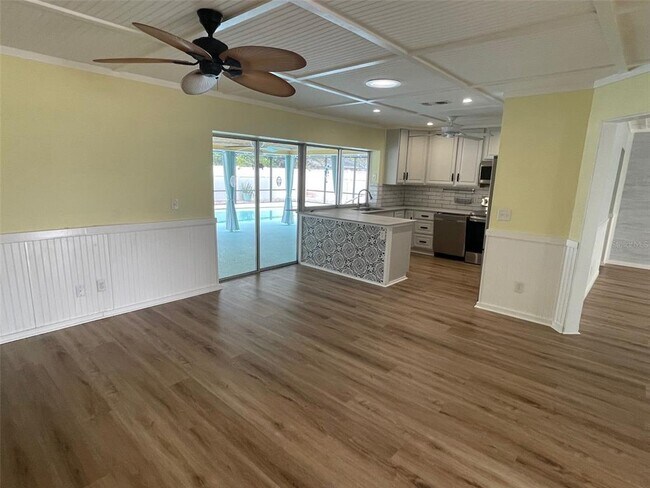 Building Photo - 6108 11th Ave W